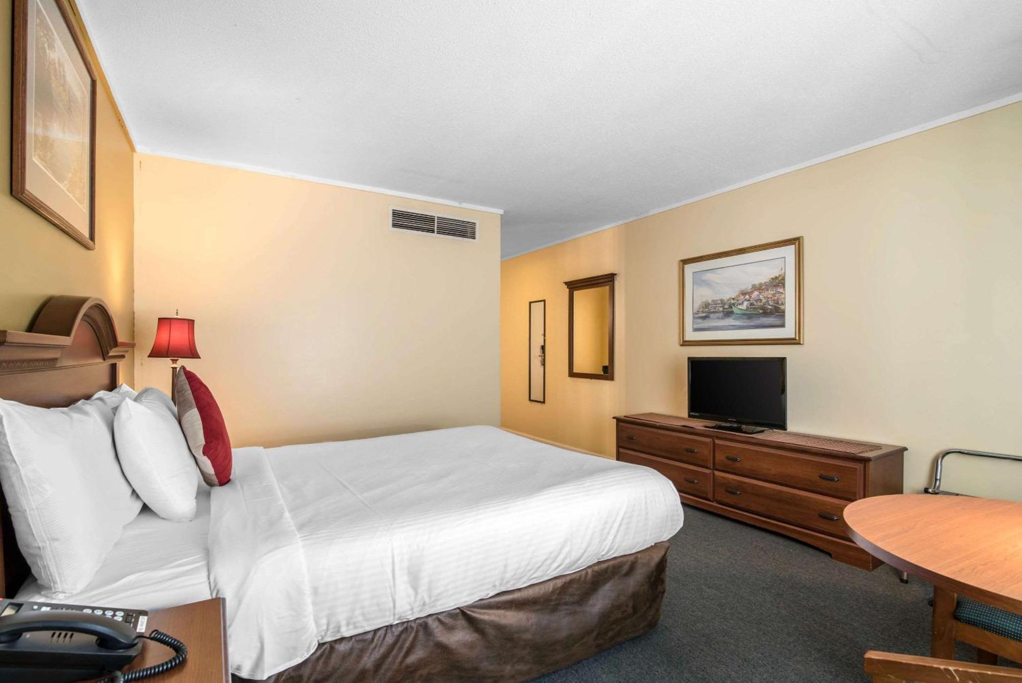 Tiltonlodge Inn & Suites Buitenkant foto