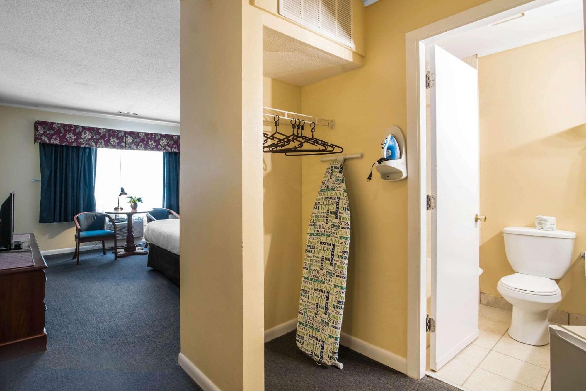 Tiltonlodge Inn & Suites Buitenkant foto